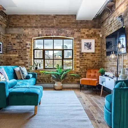 Livestay-Fabulous Three Bed Warehouse Conversion Apartment